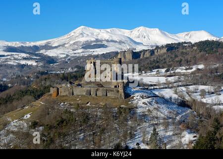 Francia, Puy de Dome, matural Parco Regionale dei Vulcani della Auvergne in background (vista aerea) Foto Stock