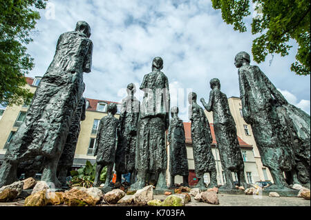 Germania monumento commemorativo di fronte al cimitero alter judisches friedhof in grosse Hamburger Strasse, Berlino Foto Stock