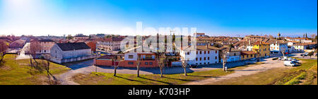 Città di palmanova skyline vista panoramica da città mura di difesa, regione friuli venezia giulia di Italia Foto Stock
