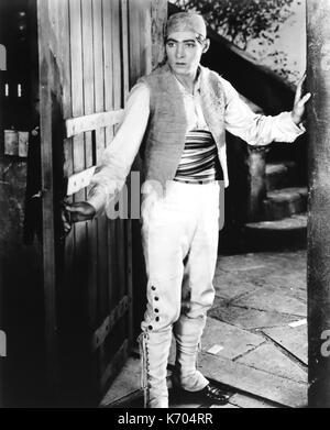 Rudolph VALENTINO (1895-1926) attore cinematografico italo-americano in Blood and Sand (1922) Foto Stock