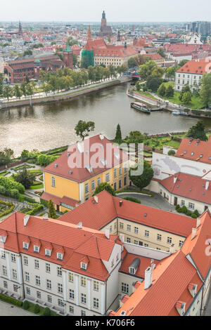 Veduta aerea del fiume Oder e Ostrow Tumski (cattedrale isola) a Breslavia nel 2017, Polonia Foto Stock