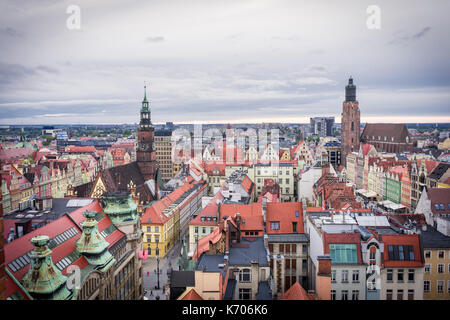 Vista aerea di Wroclaw, la piazza del mercato al tramonto nel 2017, Wroclaw, Polonia Foto Stock