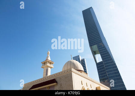 La moschea e il grattacielo in Kuwait Foto Stock