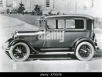 Questo modello di una Ford riuscito il modello T sul mercato nel 1928. È stata la prima Ford con uno standard di cambio marcia. Foto Stock