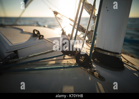 Close-up del verricello di corda in barca Foto Stock