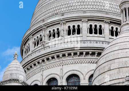 Vista ravvicinata della cupola del Sacre Coeur a Parigi Foto Stock