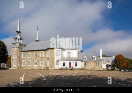 Canada Quebec, la Scenic Chemin du Roy, la regione Mauricie, Deschambault Grondines, uno dei più bei villaggi di Quebec, la chiesa di San Giuseppe costruita dal famoso architetto Thomas Baillairge dal 1835 al 1838 Foto Stock