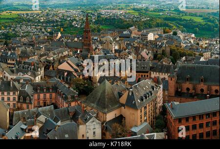 Francia, Aveyron, elencati a grandi siti turistici in Midi Pirenei, Rodez, vista del centro della città dalla cima del campanile della cattedrale Foto Stock