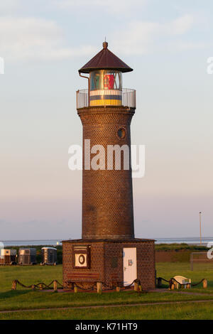 Il memmertfeuer, un faro sul mare del nord Isola juist, Frisia orientale, Germania, Europa, all'inizio. La luce del mattino. Foto Stock