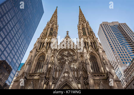 La cattedrale di san patrizio sulla Quinta Avenue a Manhattan, New York City Foto Stock