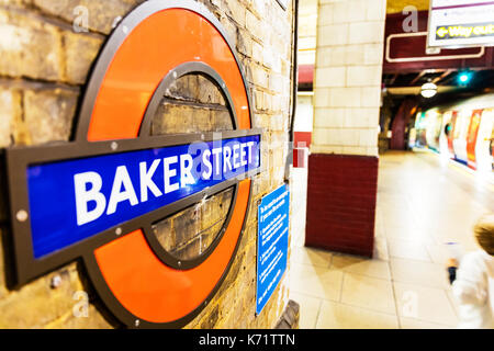 La metropolitana di londra segno, london underground baker street segno, la stazione della metropolitana di Baker street segno, la stazione della metropolitana di Baker street, baker street Foto Stock