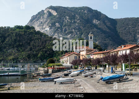 Proprio di fronte al lago di Feriolo, lago maggiore, Italia Foto Stock