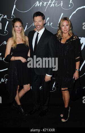 New York, NY, Stati Uniti. 13 Settembre 2017. Harry Connick Jr, Jill Goodacre agli arrivi per MADRE! Premiere, radio City Music Hall, New York, NY 13 settembre 2017. Credit: Kristin Callahan/Everett Collection/Alamy Live News Foto Stock