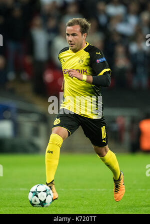 Londra, Regno Unito. Xiii Sep, 2017. Di dortmund mario götze dribbling la sfera durante la champions league stadi di gruppo partita di calcio tra Borussia Dortmund e Tottenham Hotspur in stadio di Wembley a Londra, Inghilterra, 13 settembre 2017. foto: bernd thissen/dpa/alamy live news Foto Stock