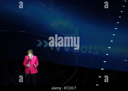 Francoforte, Germania. Xiv Sep, 2017. Il cancelliere tedesco Angela Merkel risolve la cerimonia di apertura della sessantasettesima Frankfurt International Motor Show (IAA), Germania, sett. 14, 2017. Credito: luo huanhuan/xinhua/alamy live news Foto Stock