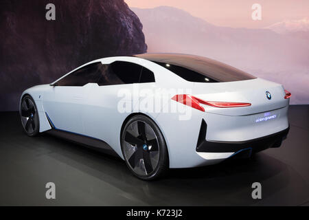 Francoforte, Germania. Xiii Sep, 2017. BMW mi visione dinamica concept car elettrica al suo debutto al salone di Francoforte IAA Motor Show 2017. Credito: JLBvdWOLF/Alamy Live News Foto Stock