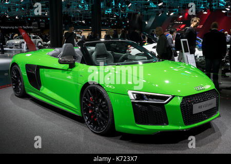 Francoforte, Germania. Xiii Sep, 2017. Audi R8 V10 plus auto sportiva mostrato a Francoforte IAA Motor Show 2017. Credito: JLBvdWOLF/Alamy Live News Foto Stock