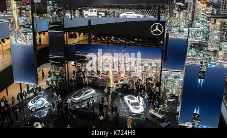 Francoforte, Germania. Xiii Sep, 2017. Mercedes Benz Festival Hall a Francoforte IAA Motor Show 2017. Credito: JLBvdWOLF/Alamy Live News Foto Stock