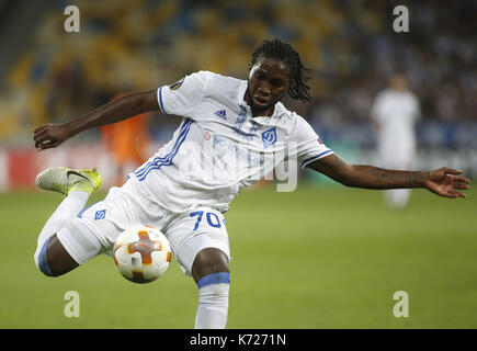 Settembre 14, 2017 - dinamo dieumerci mbokani in azione durante la UEFA Europa League gruppo b partita di calcio tra fc Dynamo Kyiv e fc skã"nderbeu, alla nsk olimpiyskyi in Kiev, Ucraina, 14 settembre 2017. Credito: anatolii stepanov/zuma filo/alamy live news Foto Stock