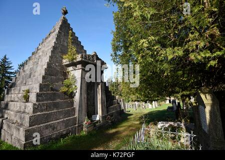 Francia, Doubs, Besancon, Anne Frank street, cimitero ebraico, la piramide Picard Foto Stock