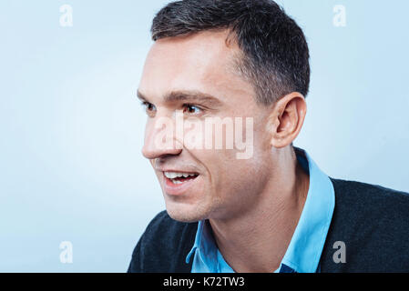 Close up profilo di stupito gentiluomo maturo Foto Stock