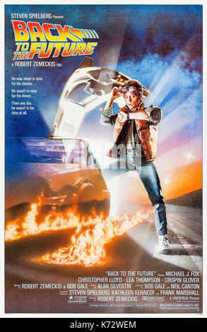 Ritorno al futuro (1985) diretto da Robert Zemeckis e interpretato da Michael J. Fox, Christopher Lloyd e Lea Thompson. Marty McFly tenta di tornare dal 1955 in un tempo viaggiando DeLorean progettato da Doc Brown. Grandi palle di fuoco! Foto Stock