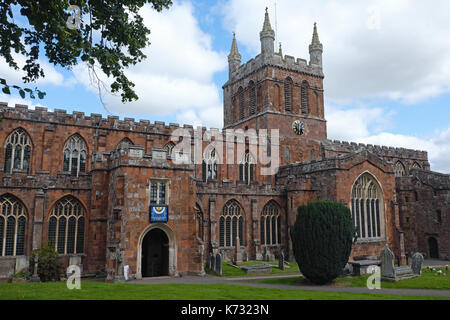 Il dodicesimo secolo crediton chiesa parrocchiale nel Devon, Regno Unito, costruito sul sito di una cattedrale sassone Foto Stock