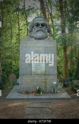 Karl Marx tomba del cimitero di Highgate Foto Stock