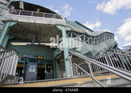 Gli ornati Ingresso Ovest 8 strada sopraelevata la stazione della metropolitana di Coney Island, Brooklyn, New York City. Foto Stock