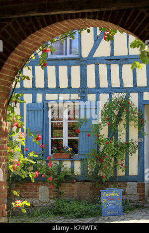 Il villaggio di Gerberoy, elencati "Plus Beaux Villages de France', uno dei più bei villaggi francesi, in Piccardia Foto Stock