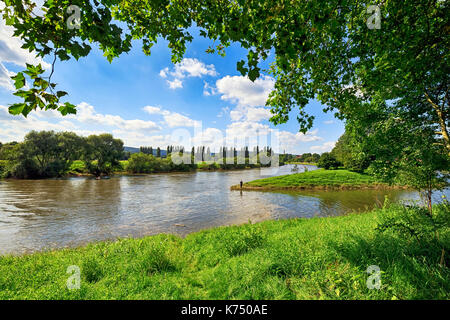 Weser vicino a Höxter, Weserbergland, Nord Reno-Westfalia, Germania Foto Stock