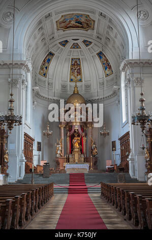 Altare maggiore, la nuova chiesa parrocchiale di st. Margaret, margaretenkirche, altare maggiore, Sendling, Monaco di Baviera, Germania Foto Stock