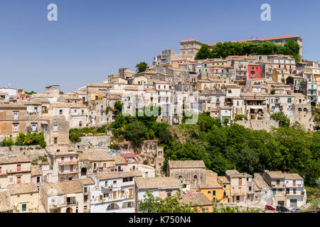 Vista villaggio quartiere, Ragusa Ibla, RAGUSA, SICILIA, ITALIA Foto Stock