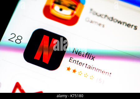 Netflix app nell'app Apple Store, film e video streaming service, app icona, visualizzare su uno schermo dal telefono mobile, iphone Foto Stock