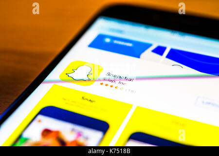 Snapchat app nell'app Apple Store, instant messenger service, rete sociale, app icona, visualizzare su uno schermo da un telefono cellulare Foto Stock