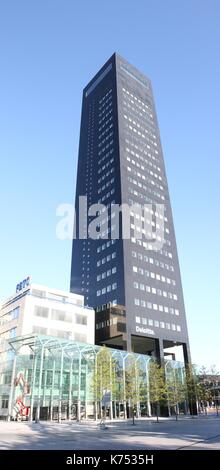 115m alto Achmeatoren (Achmea tower) società di assicurazioni uffici. Edificio più alto in Leeuwarden, Friesland, Paesi Bassi. Foto Stock