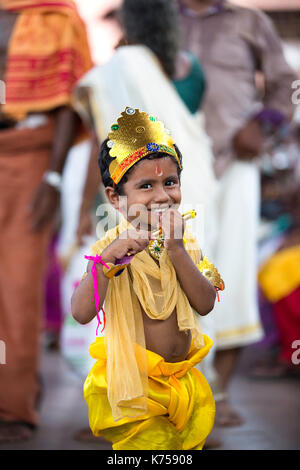 Festival in india,festivals kerala,forme di danza kerala,kathakali,theyyam,pulikkali,tiger ballo,onam,artisti lgbt,colorati festival indiano Foto Stock