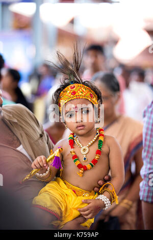 Festival in india,festivals kerala,forme di danza kerala,kathakali,theyyam,pulikkali,tiger ballo,onam,artisti lgbt,colorati festival indiano Foto Stock