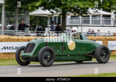 1926 Bentley a 8 litro di speciale, Brooklands racer, con driver Steven Russell al 2017 Goodwood Festival of Speed, Sussex, Regno Unito. Foto Stock