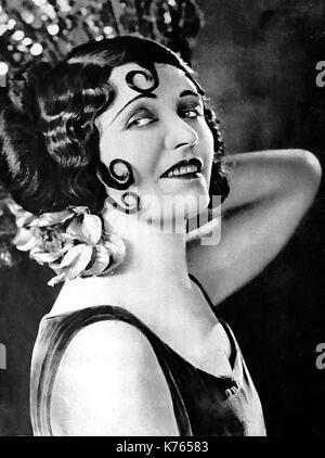 Pola NEGRI (1897-1987) attrice polacca di scena e film come gitana fortune teller nel film muto 1923 Il ballerino spagnolo Foto Stock