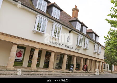 Villaggio Poundbury memorizza, Pummery Square, Poundbury, Dorchester Dorset, Inghilterra, Gran Bretagna, Regno Unito, Gran Bretagna, Europa Foto Stock