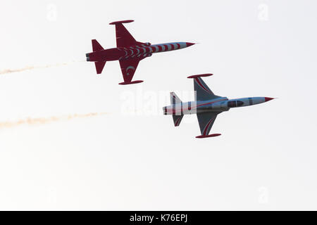 Bagno turco acrobatico squadrone aviazione eseguendo. Foto Stock