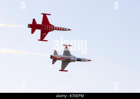 Bagno turco acrobatico squadrone aviazione eseguendo. Foto Stock