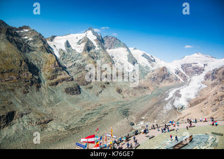 Vista del ghiacciaio Pasterze e grossglockner montagna nel parco nazionale Hohe Tauern Foto Stock