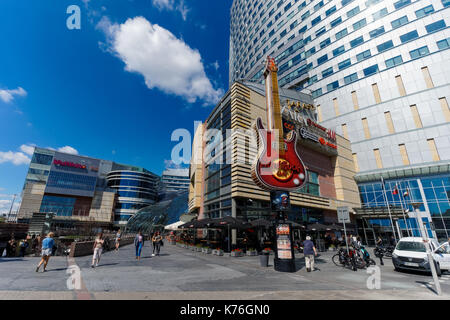 Zlote Tarasy shopping mall a Varsavia, Polonia Foto Stock