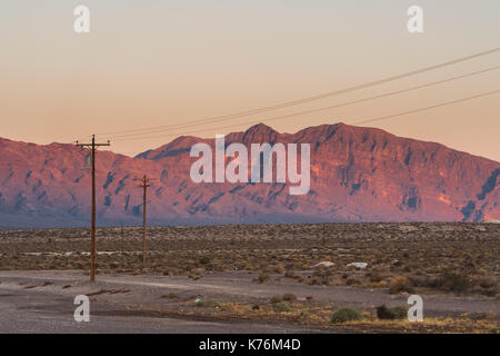 Tramonto nella valle Armagosa, Nevada, nei pressi dello Stato della California e linea Death Valley Junction Foto Stock