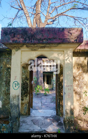 Edificio residenziale a abbandonato Maharishi Mahesh Yogi ashram (beatles ashram). Foto Stock