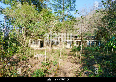 Edificio residenziale a abbandonato Maharishi Mahesh Yogi ashram (beatles ashram). Foto Stock