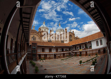 Vista della cattedrale dell Immacolata Concezione di Cuenca dal San Luis Seminario. Ampio angolo Foto Stock