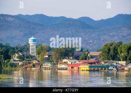 Thailandia, la provincia di Kanchanaburi, Kanchanaburi, dove il Khwae Noi e Khwae Yai fiumi convergono Foto Stock